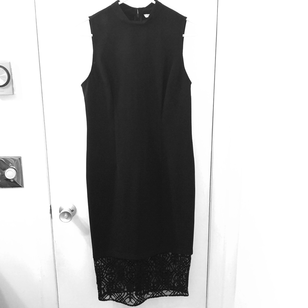 Black sleeveless below the knee Dress w/Btm Lace